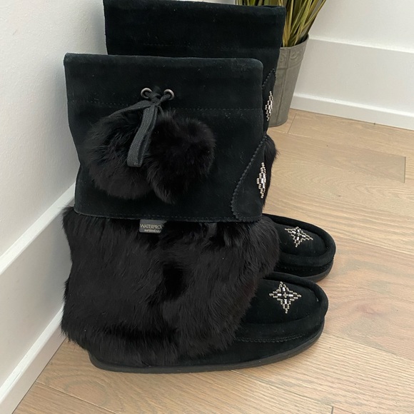 Manitobah Mukluks Waterproof Snowy Owl size 7 - Picture 3 of 5